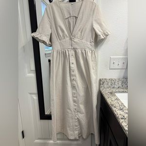 Beautiful button up dress. Size large. 100% cotton. No pets or fragrances.